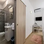 Apartmán In Near Beaches & Heated Pool