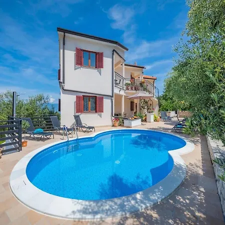 In Near Beaches & Heated Pool
