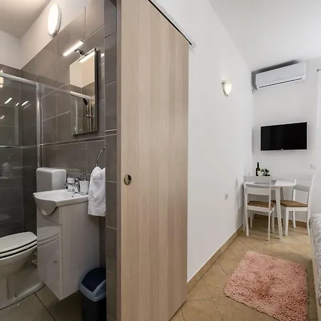 Lejlighed In Near Beaches & Heated Pool