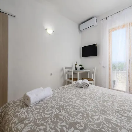 In Near Beaches & Heated Pool Lejlighed *
