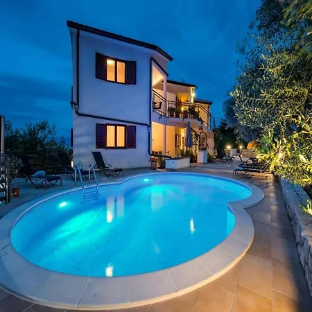 In Near Beaches & Heated Pool